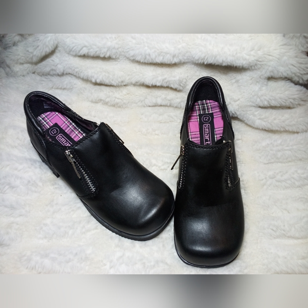 SmartFit Black Leather Girls Shoes